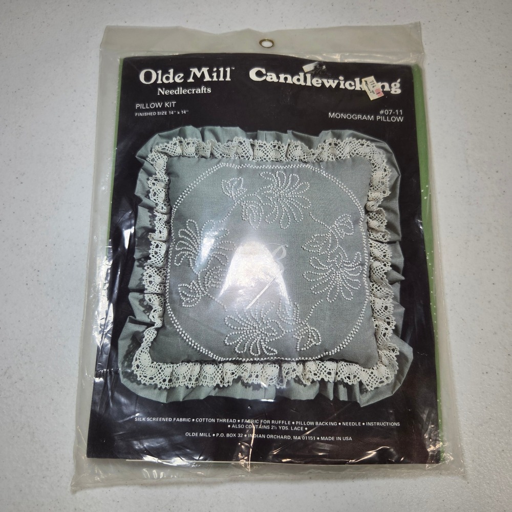 Olde Mill Candlewicking Monogram Pillow Kit 07-11 Green Vintage‎